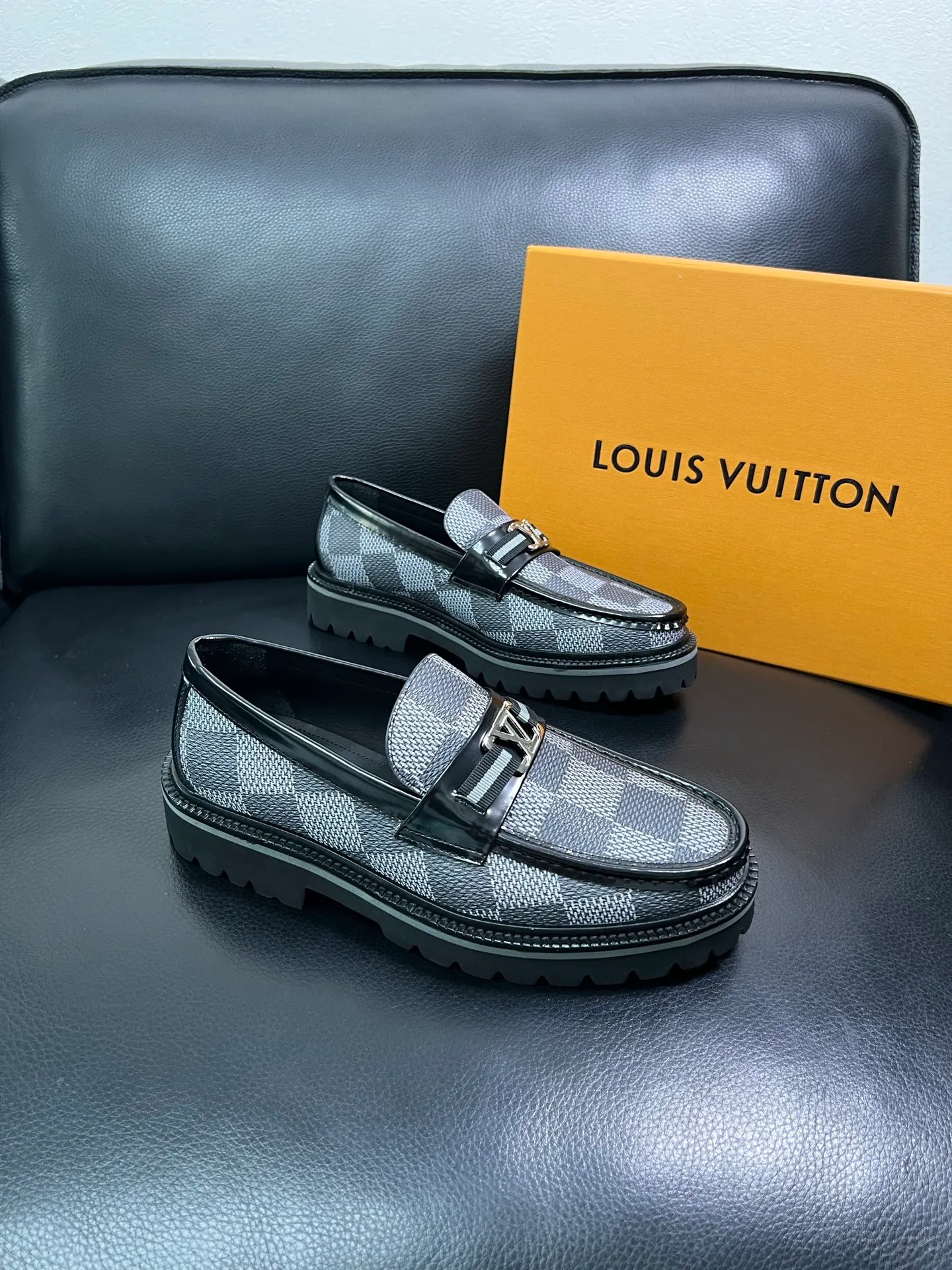 Men's shoes 💰780 Lv top purchasing Louis Vuitton leather shoes counter synchronization, uppers imported from Italy, imported water-dyed cowhide lining, soles: original soles specially provided by the original factory, original factory follow-up goods, high quality, welcome to compare, code number 38-44 (customized 45) 85842
